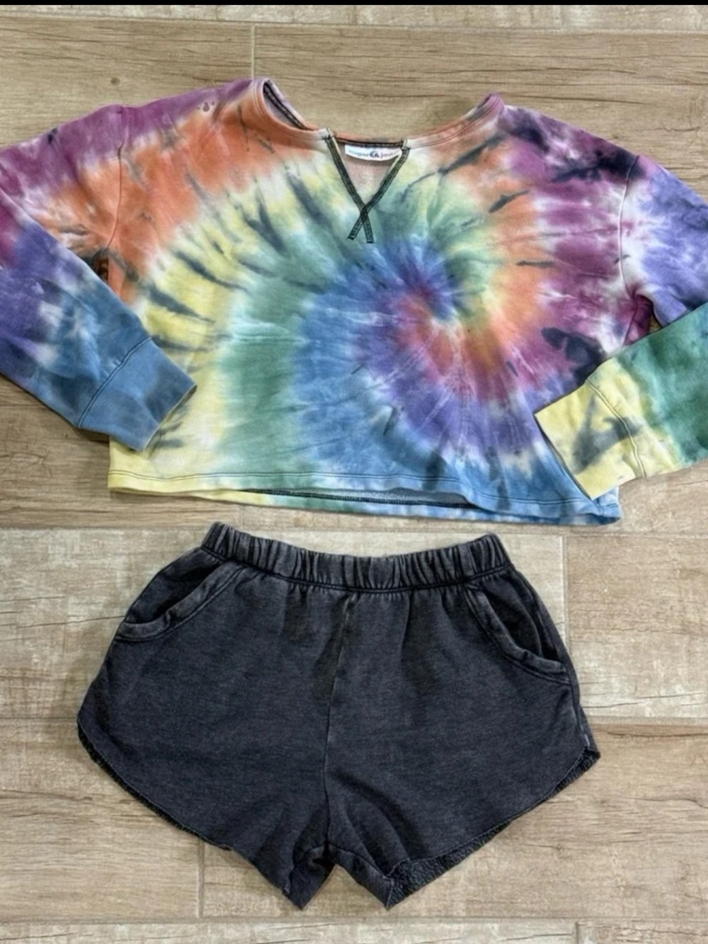 Girls Sugar & Jade Tie-Dye Cropped Sweatshirt + Art Class Lounge Shorts Set